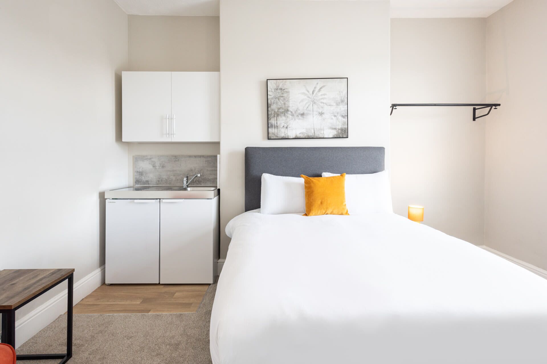 Desk, WiFi, bed sheets
