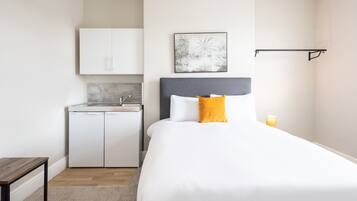 Desk, WiFi, bed sheets