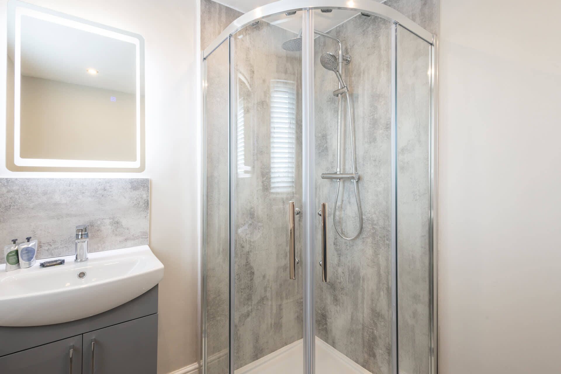 Shower, towels, shampoo