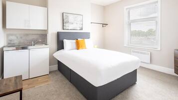 Desk, WiFi, bed sheets