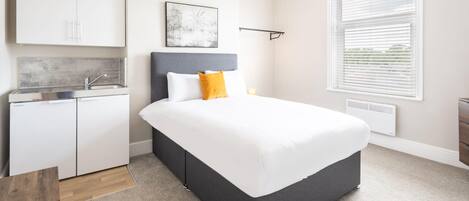 办公桌、WiFi、床单