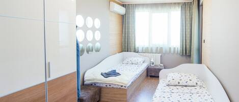 2 chambres, fer et planche à repasser, Wi-Fi gratuit, draps fournis