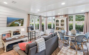 Unclassified image, 4 of 25, button