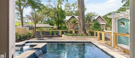 Et oppvarmet basseng