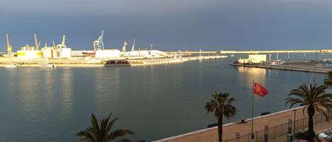 مواقف سيارات في المنشأة الفندقية