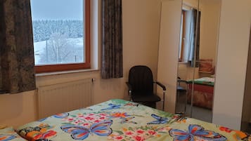 1 bedroom, free WiFi, bed sheets