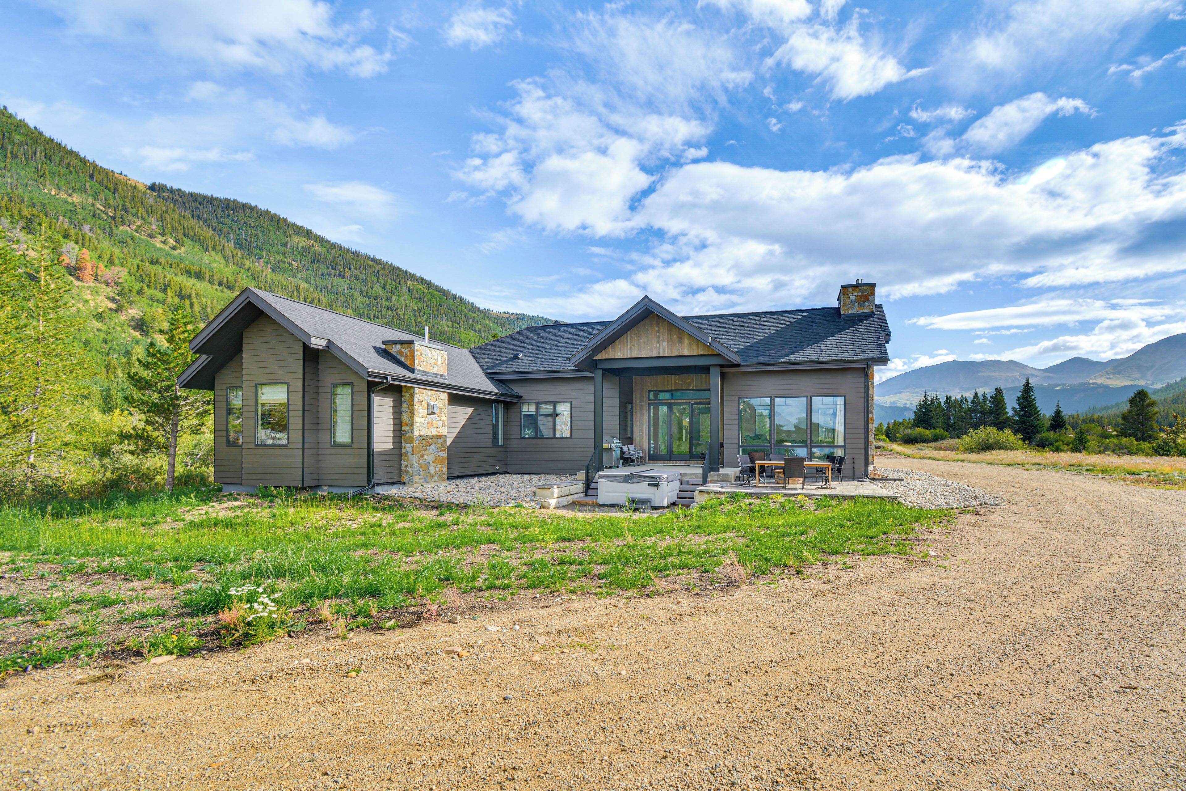 House (4 Bedrooms) | Interior