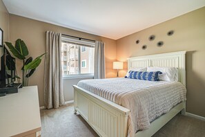 Interior - Breezy Carolina Beach Condo w/ Balcony & Pools! (Carolina Beach)