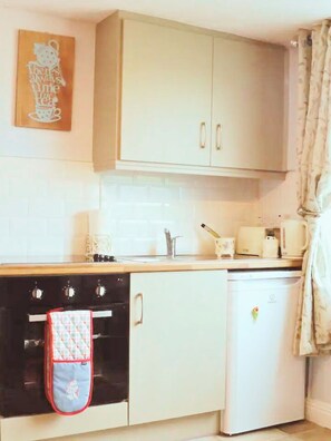 Private kitchen - Quiet country retreat close to the Cliffs of Moher! (CE)