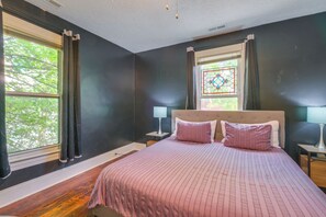 Apartment (1 Bedroom) | Interior - 3 Mi to Liberty U: Apt w/ Full Kitchen & King Bed! (Lynchburg)