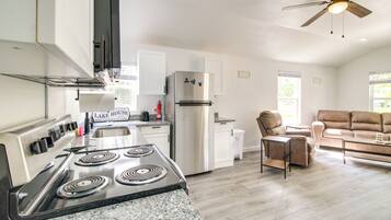 House (2 Bedrooms) | Interior