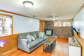 House (2 Bedrooms) | Interior