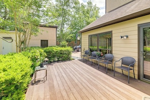Terrace/patio - Morehead City Home ~ Walk to Beach Park! (Morehead City)