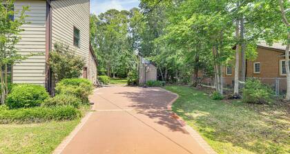 Morehead City Home ~ Walk to Beach Park!
