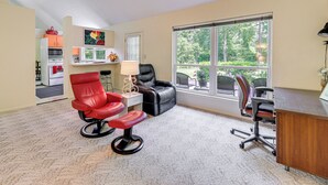Interior - Morehead City Home ~ Walk to Beach Park! (Morehead City)