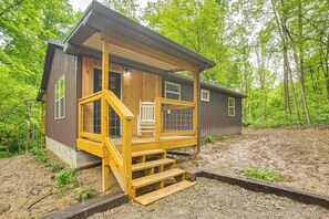 House (2 Bedrooms) | Interior - Hocking Hill Cabin Near Hiking: Dogs Welcome (South Bloomingville)
