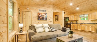 Hocking Hill Cabin Near Hiking: Dogs Welcome