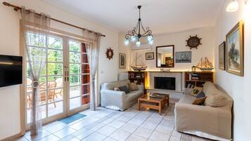 TV, fireplace, offices