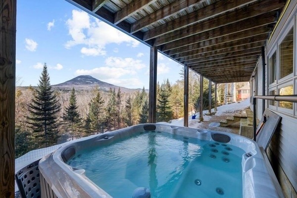 Banyera d'hidromassatge a l'aire lliure