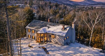 Mountainside Home In North Conway. Incredible Views, Hot Tub, Pets Allowed