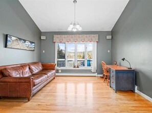 TV connectée, cheminée, jeux vidéo