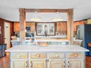 Frigorífic, microones, forn i placa de cuina 