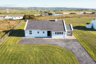Ballyellery Cottage in Liscannor