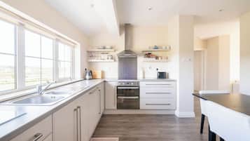 Frigorifero, microonde, forno, lavastoviglie