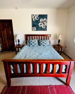 In-room safe, free WiFi, bed sheets, wheelchair access - Sea view, Rooftop Hammocks, 2 min walk to beach (Hopkins)