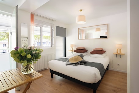 ํ๋ฆฌ๋ฏธ์ ์คํ๋์ค | ๋ฐฉ์ ์ค๋น, ๋ฌด๋ฃ WiFi