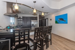 Condo, 3 Bedrooms | Interior
