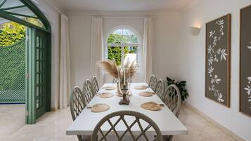 Villa, 4 Bedrooms | Dining