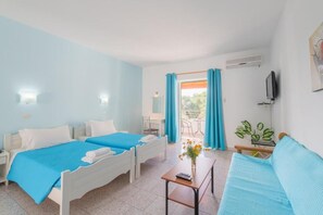 Brankas, setrika/meja setrika, dan Wi-Fi gratis