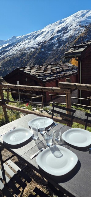 屋外ダイニングエリア