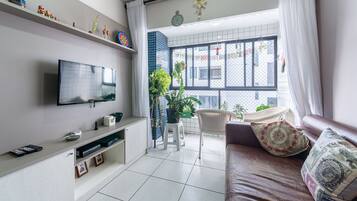 Apartamento básico | Área de estar | TV 32 polegadas com canais digitais