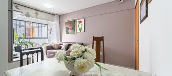 Apt 2 quartos com varanda próximo Praça Casa Forte o bairro mais agradável do Recife ARN901