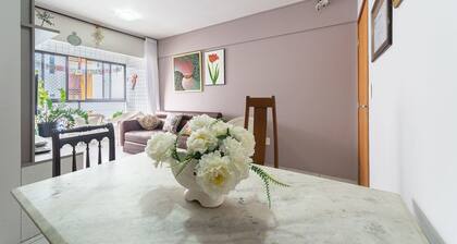 Apt 2 quartos com varanda próximo Praça Casa Forte o bairro mais agradável do Recife ARN901