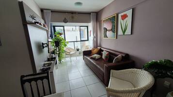 Apartamento básico | Área de estar | TV 32 polegadas com canais digitais