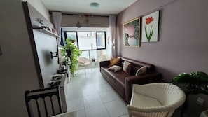 Basic Apartment | Living area | 32-inch TV with digital channels - Apt 2 quartos com varanda próximo Praça Casa Forte o bairro mais agradável do Recife ARN901 (Recife)