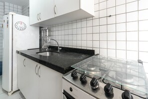 Basic Apartment | Private kitchen - Apt 2 quartos com varanda próximo Praça Casa Forte o bairro mais agradável do Recife ARN901 (Recife)