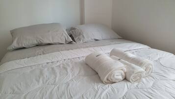 Apartamento básico | 2 quartos, espaço de trabalho para notebook, Wi-Fi de cortesia
