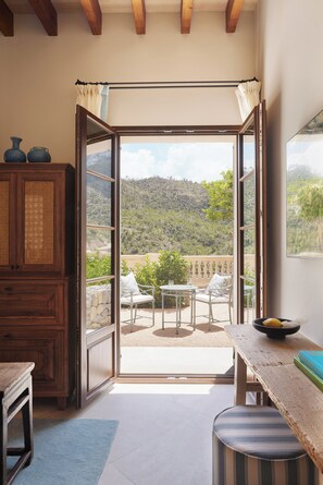 Deluxe kamer, balkon, uitzicht op bergen | Uitzicht op de bergen