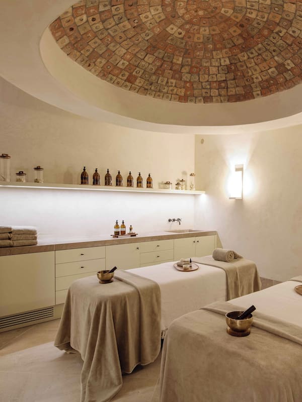Couples treatment rooms, body treatments, aromatherapy