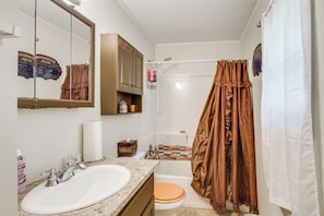 Hair dryer, towels - Jackson Home w/ Patio, 2 Grills & Ping-Pong Table! (Jackson)