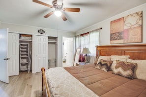 3 bedrooms, desk, iron/ironing board, internet - Jackson Home w/ Patio, 2 Grills & Ping-Pong Table! (Jackson)