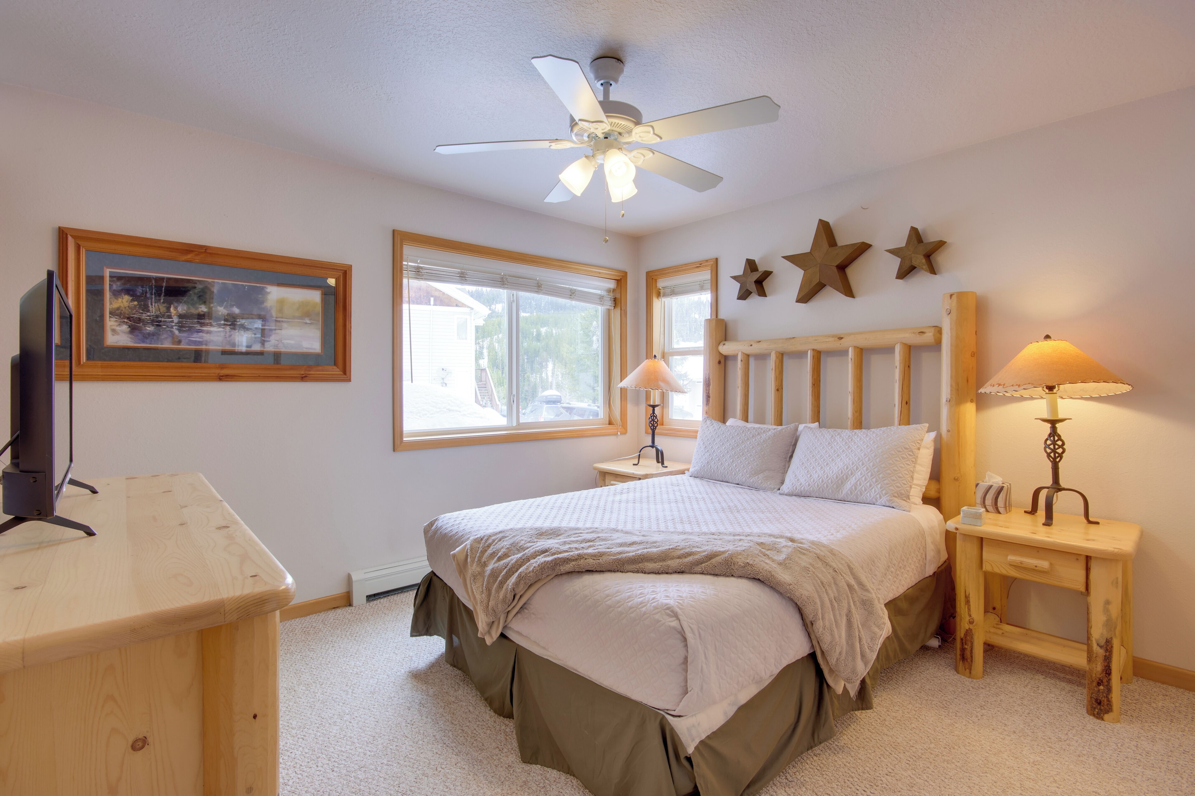 2 bedrooms, internet, bed sheets