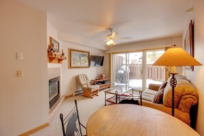 TV, fireplace - Cedar Creek Condo: Free Shuttle to Big Sky Resort! (Gallatin Gateway)