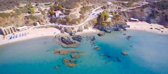 VILLA BY THE POOL WITH SEA VIEW - FREE WIFI