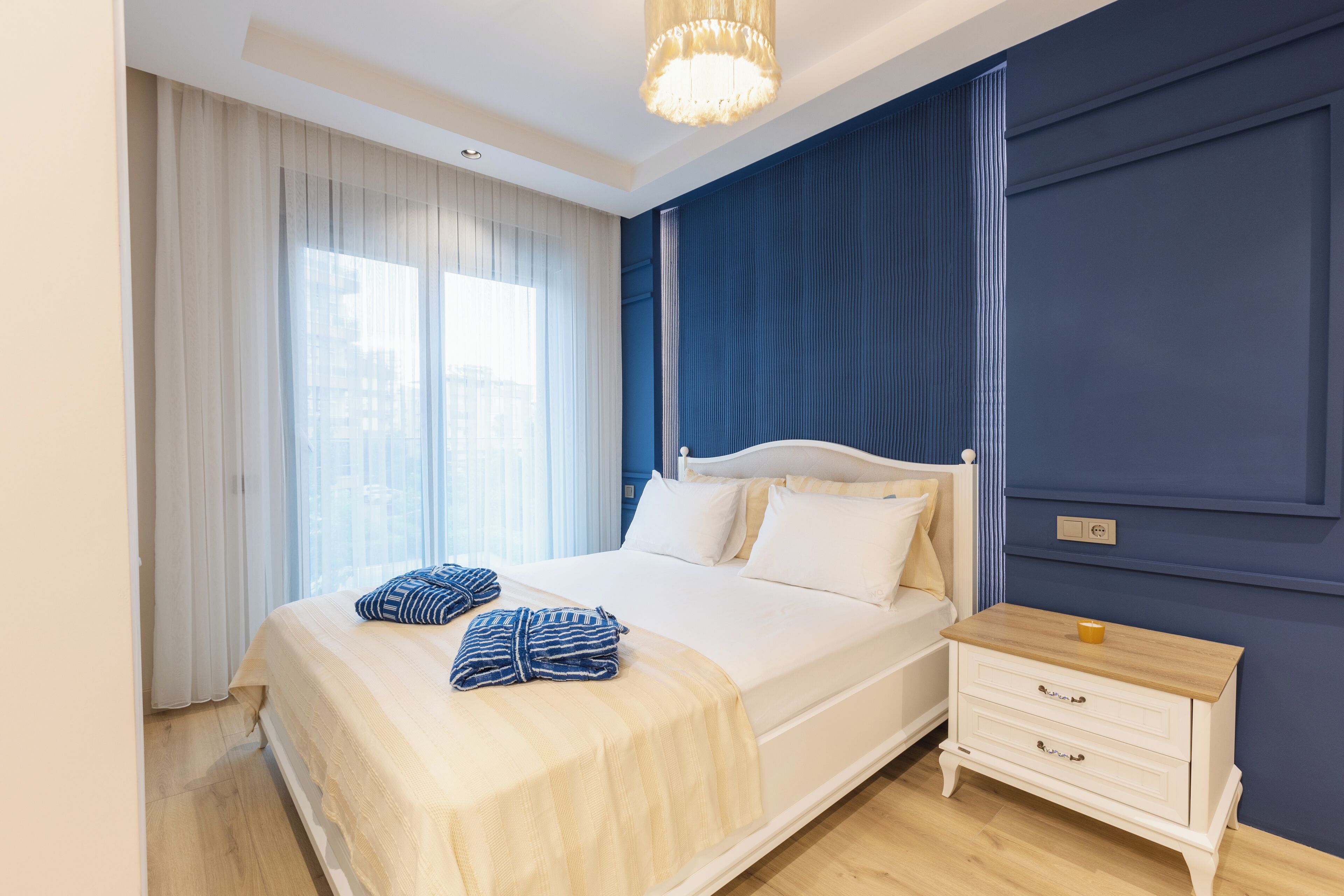 Suite superior, balcón, vistas a la ciudad | Ropa de cama de alta calidad, caja fuerte, decoración individual