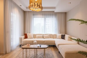 Superior Suite, Balcony, City View | Living area | 50-inch LCD TV with satellite channels, table tennis, books - Los Suites (Konyaalti)